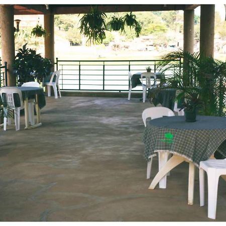 Royal Lake View Gardens カンパラ エクステリア 写真